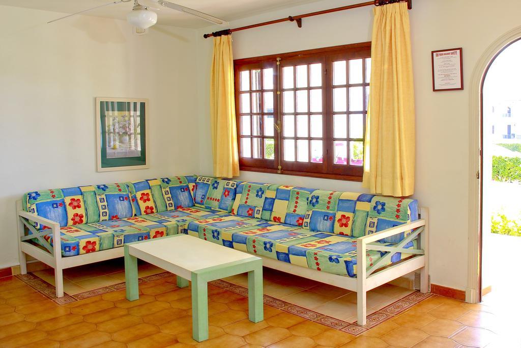 Apartamentos Son Bou Gardens By Menorcarentals Room photo